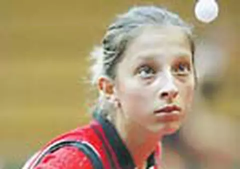 Samara bate tot