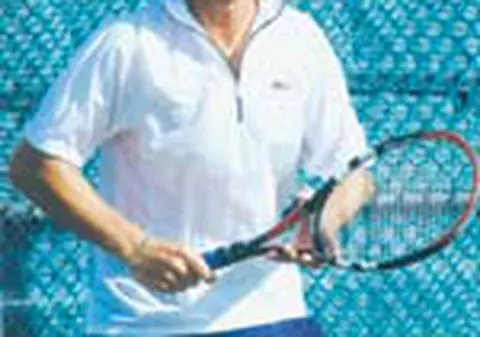 Ii invata tenis de camp pe americani