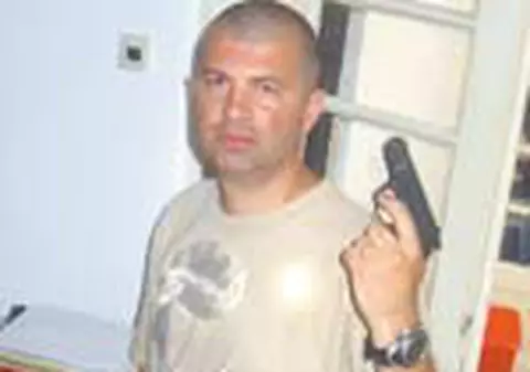 Romanii se inarmeaza  pana in dinti