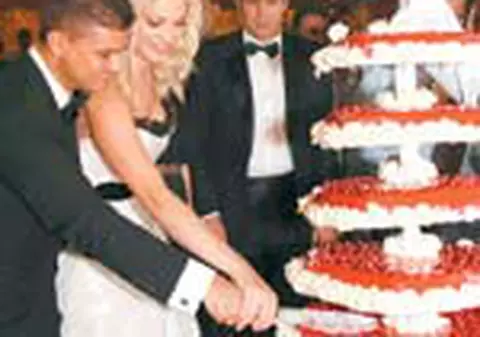 Nimeni nu a reusit sa-i fure mireasa!