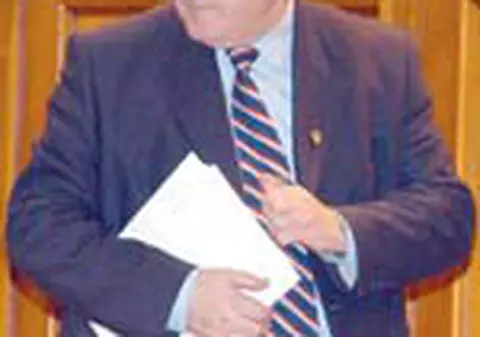 Demnitarii care au fentat moartea