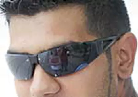 Va bate gandul sa va cumparati si voi o arma?