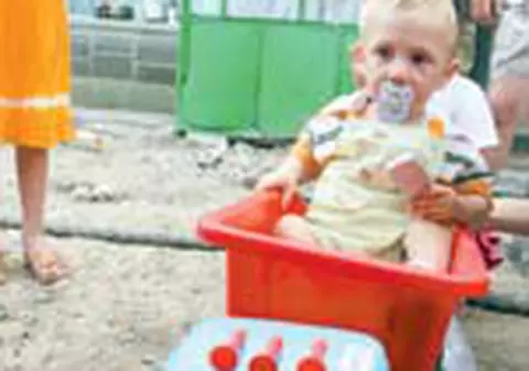 'Lumea vine sa-l atinga'