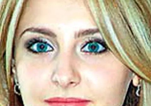 Alina e studenta cu bursa de merit