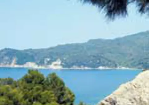 Cu 219 &euro; vizitati Insula Skiathos