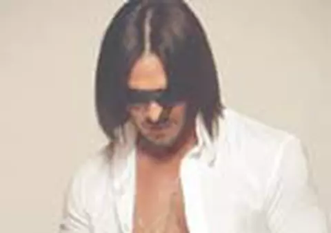 Cornel Pasat le instruieste pe fetele de la pagina 5