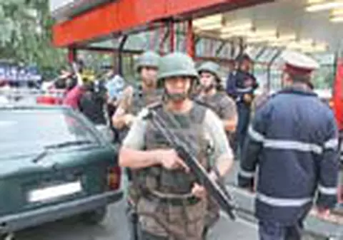 A amenintat ca arunca metroul in aer