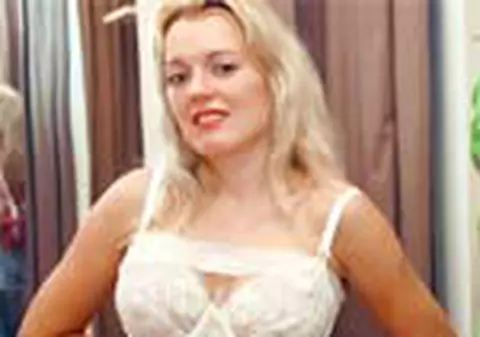 'Abia astept sa port lenjeria noua'