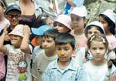 Catalin Botezatu, cu orfanii la Bran