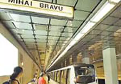 O femeie, salvata de calatori