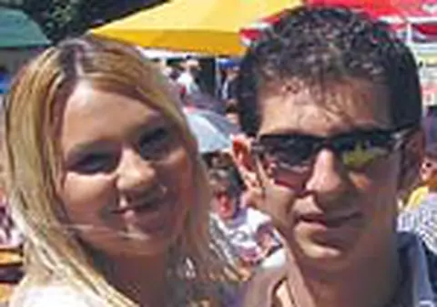 Trupa Datina vrea sa-si ia dansatoare