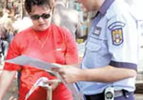 Politist impuscat pe strada