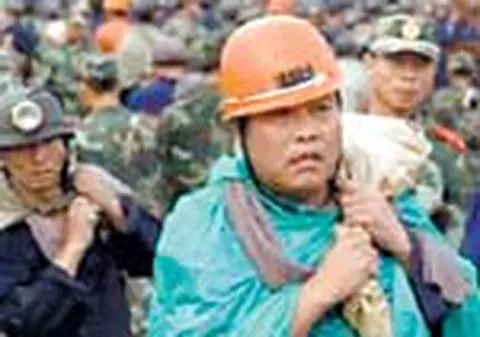 172 de mineri blocati in doua mine din estul Chinei