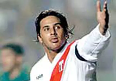 'Cainii' si-au luat un peruan