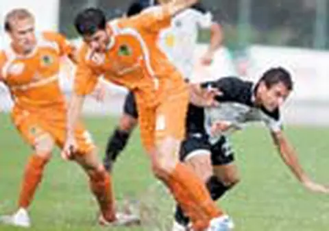 Meci intens, arbitraj 'obosit'