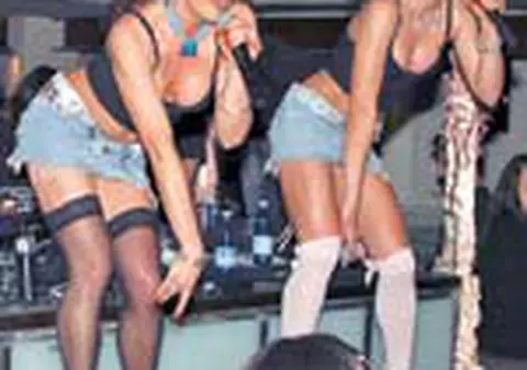 Cheeky Girls, sfatuite sa-si puna silicoane in America