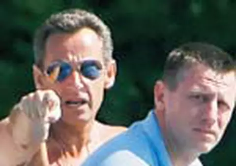 Nicolas Sarkozy: 'Lasati-ma in pace, mai neghiobilor!'