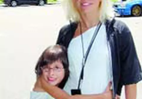 Loredana a mancat sarmale, scoici si melci la Singapore