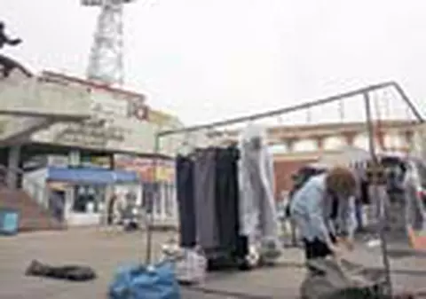 Bazar in fata stadionului