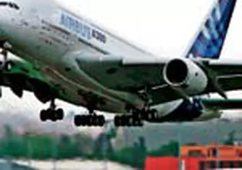 Romanii construiesc cel mai mare avion din lume