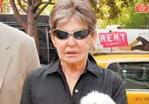 Cere daune de 12 milioane $