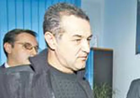 Becali le-a dat mancare saracilor