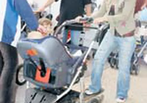 Plimbi copilul si te dai cu placa! 