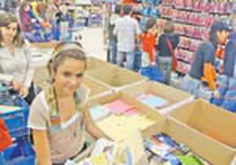 Se calca in picioare pentru rechizite
