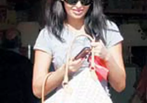 Ianis Zicu si-a trimis iubita la cumparaturi