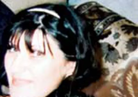 'Elodia este masochista'