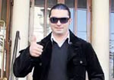 'Nici nu l-am atins!'