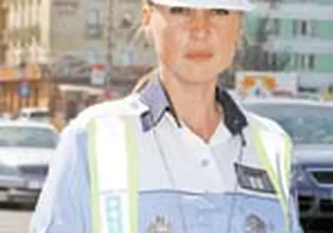 Uite cine ne trage pe dreapta!