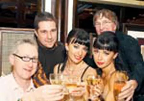 Cheeky Girls, la crasma lui Basescu