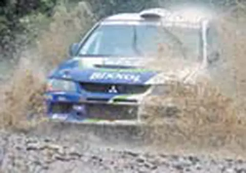 Ea este copilot la raliuri 