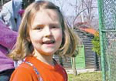 Timeea este scolarita