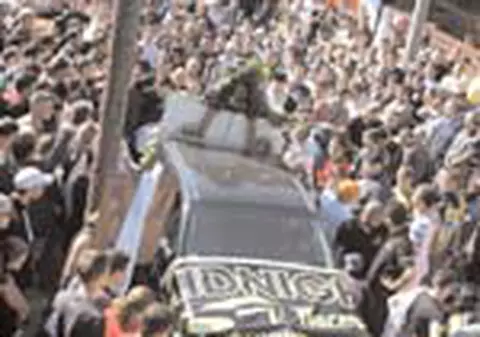 Inmormantat in urlet de motoare 