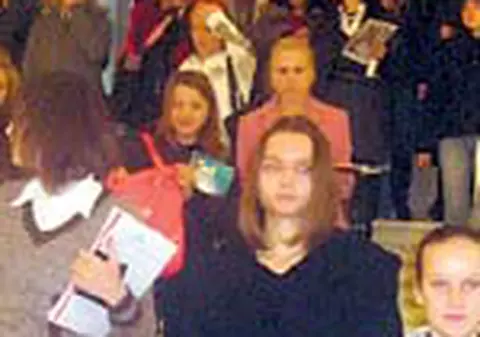 Mai multi turisti decat alesi la Parlament 