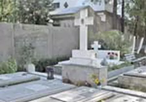 Cimitir in Paradisul Verde