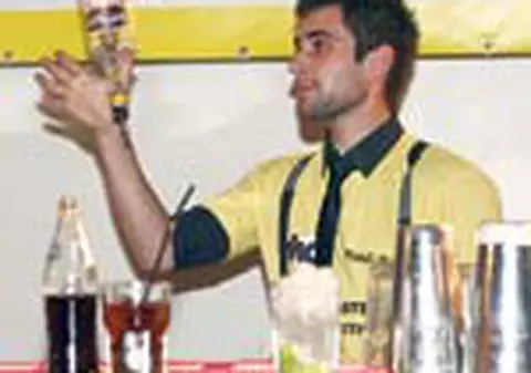 El este cel mai tare barman din Romania