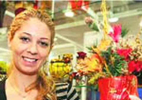 Mos Craciun face spectacol la targuri