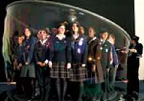 50 de copii in balonul de sapun