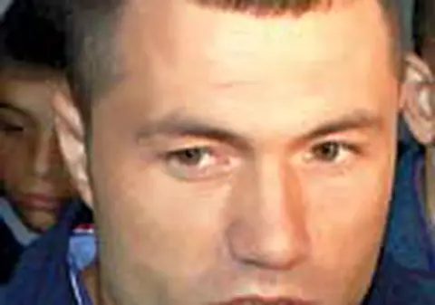 S-au saturat de fitele lui Camus