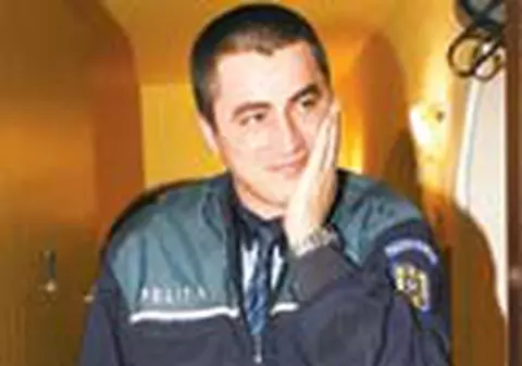 'Au luat ca proba chilotii lui tata'