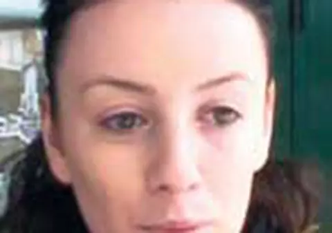 'M-a lovit cu pumnul in fata'