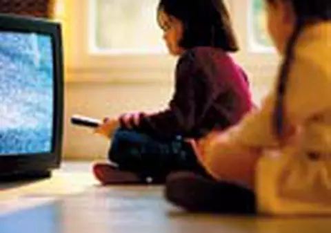 Cei mai multi copii romani au televizoare in camera