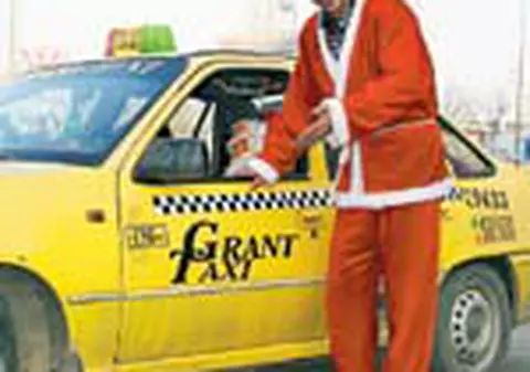 Haideti la plimbare cu Taxi Mos Craciun