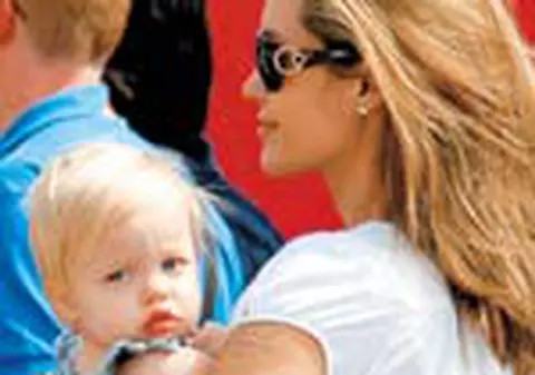 Milioane de dolari pe poze cu bebe-VIP