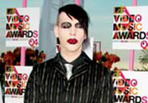 Marilyn Manson vrea o  o prostituata cheala si fara dinti