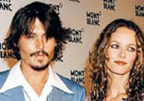 Johnny Depp a donat 2.000.000 $ unui spital