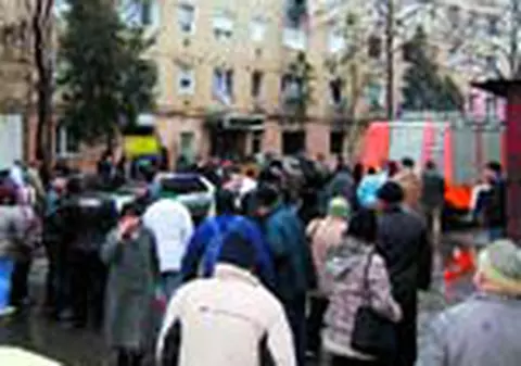 'S-a cutremurat cladirea'